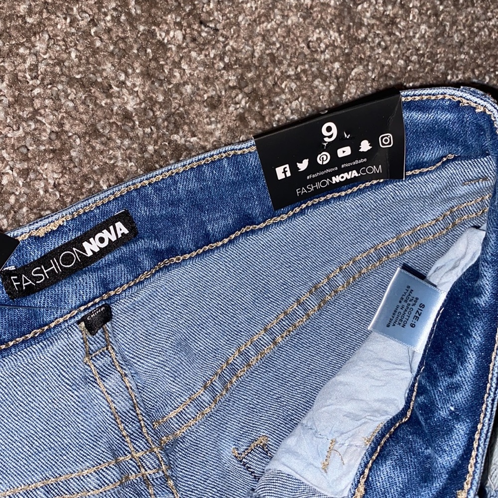 Blue Jeans - Picture 5 of 7